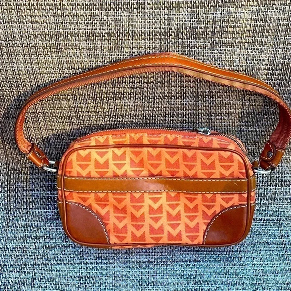 Micheal Kors Aztec Print Shoulder Bag - Picture 3 of 5